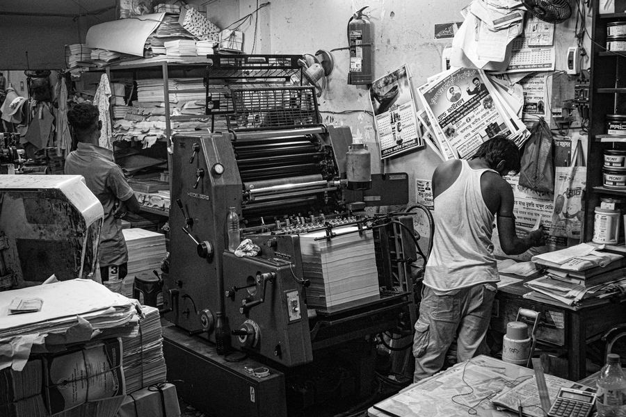 Imprenta offset en funcionamiento